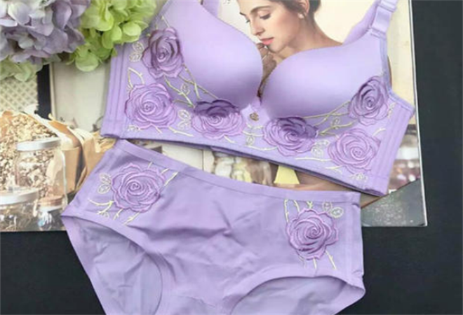 紫色花语内衣加盟