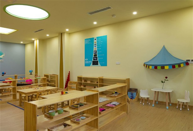 蒙吉欧国际早教中心